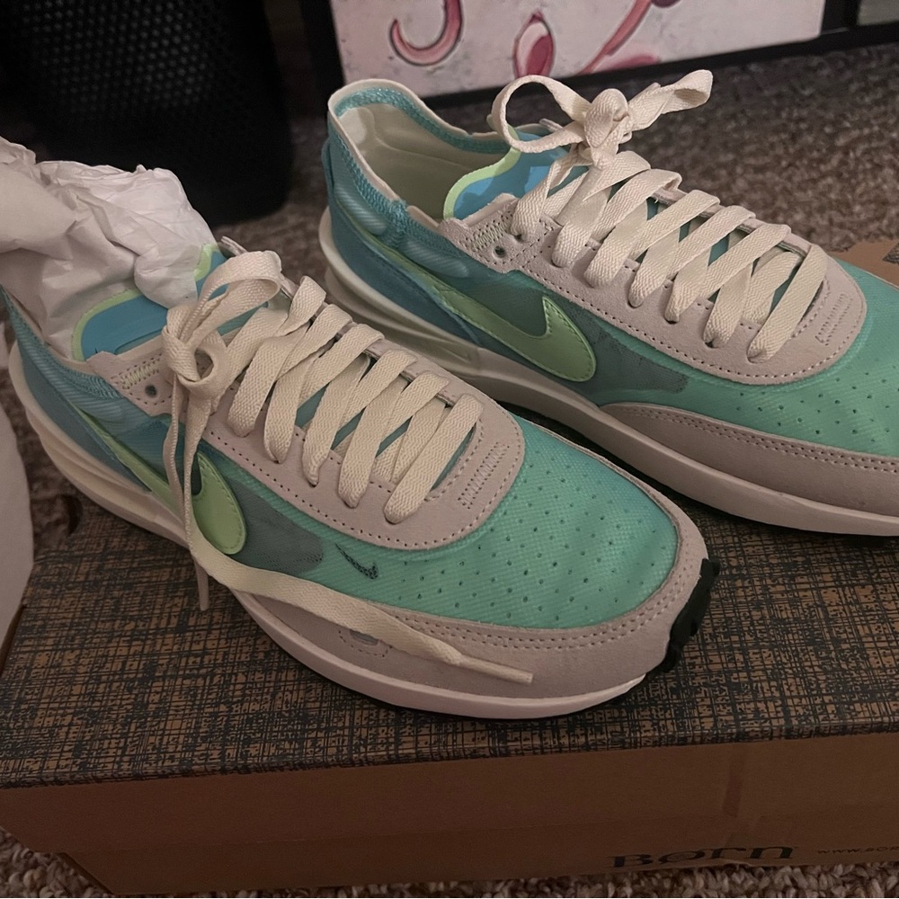 Nike waffle Green and White Sneakers